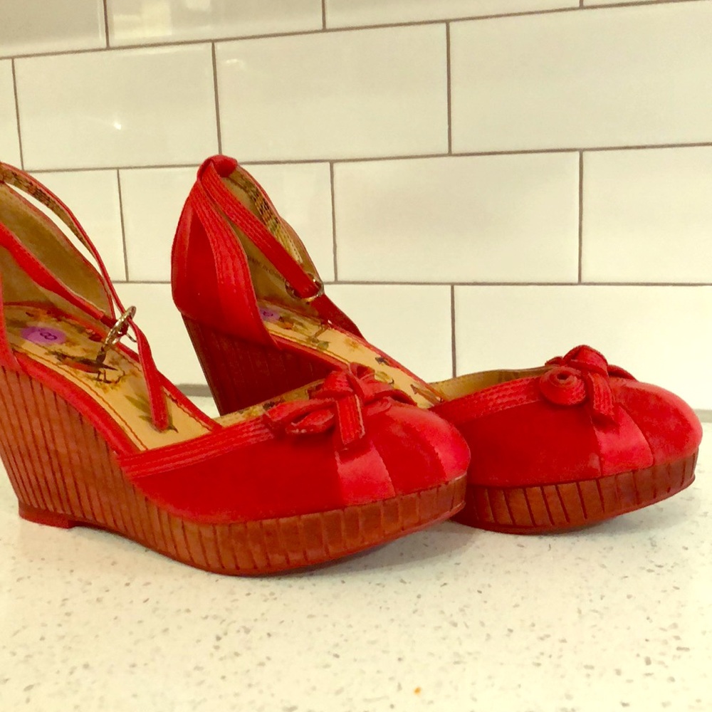 Red sued and leather vintage wedges